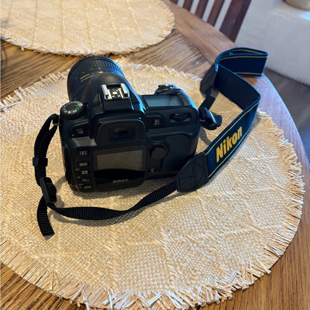 Nikon DSLR Bundle D50 + 3 Lenses + SB-600 Flash + Manuals - Picture 3 of 8